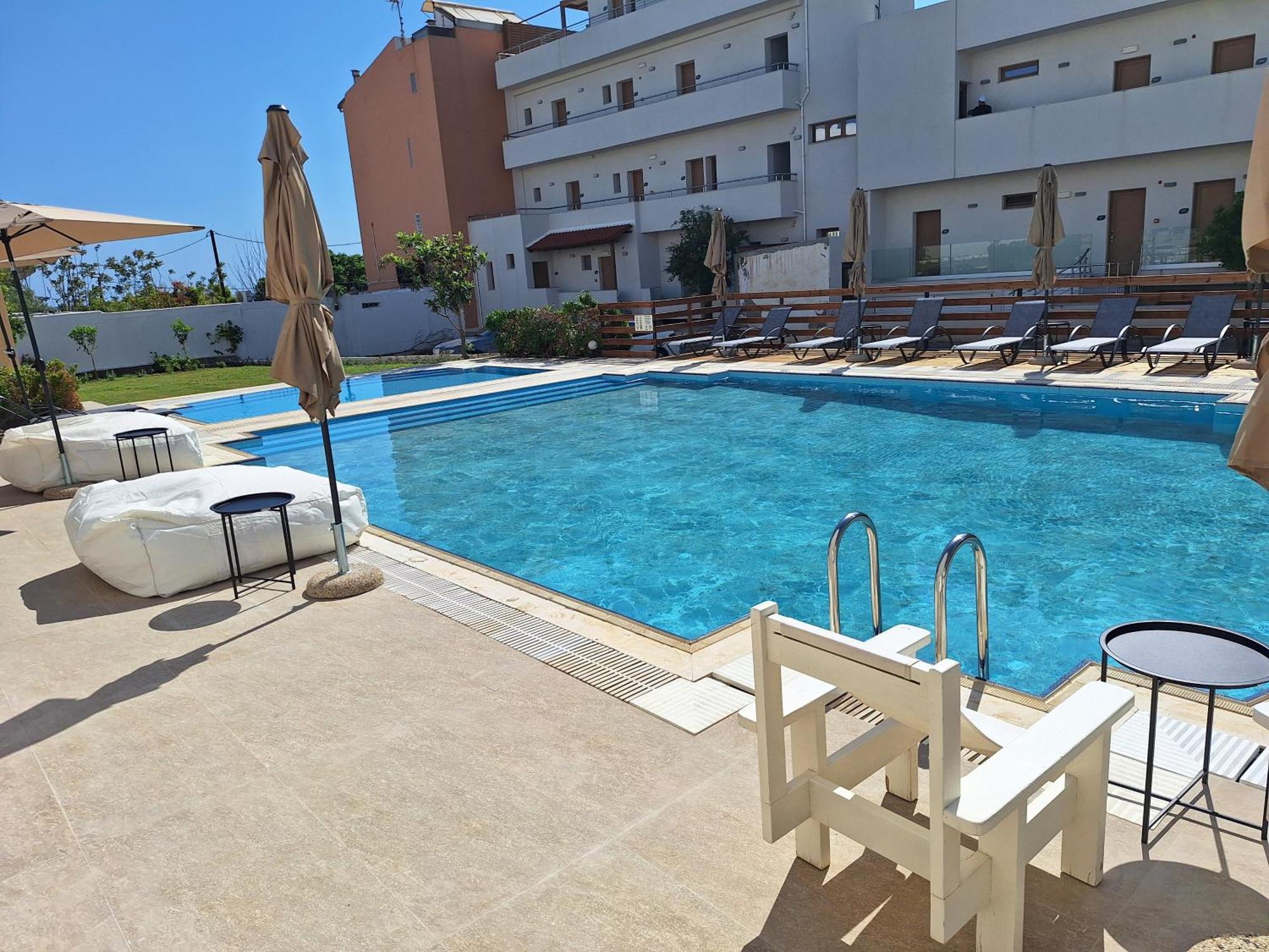 Soho Blue City Hotel Hersonissos  Bagian luar foto